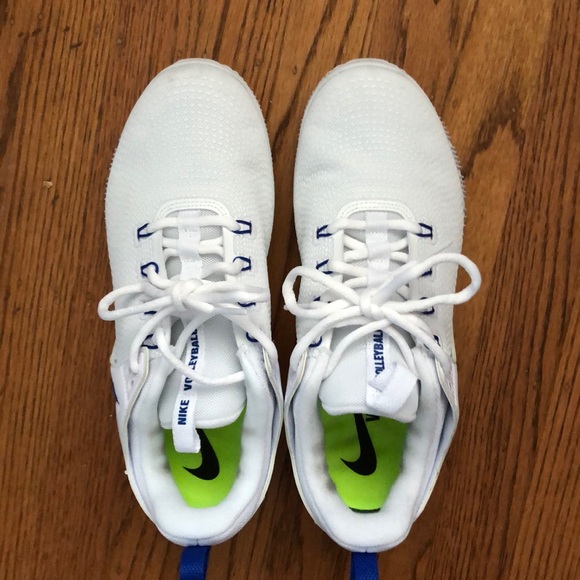 Nike Shoes - white womens nike volleyball shoes! worn once!